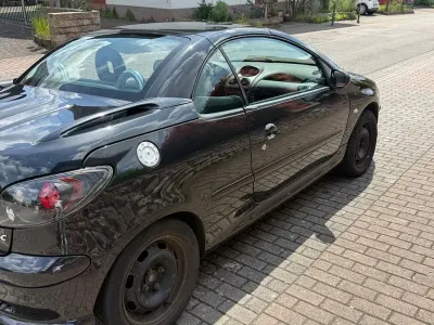 Gebraucht Peugeot 206 CC 136 PS (100 kW) 2003 Schwarz Cabrio