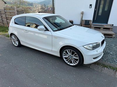 Gebraucht BMW 116 Sport Line 116 PS (85 kW) 2010 Weiß Kleinwagen