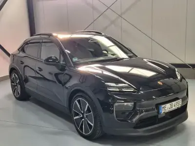 Gebraucht Porsche Macan 4 Electric 300 kW (408 PS) 2024 Schwarz SUV