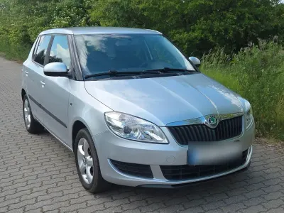Gebraucht Skoda Fabia Family 69 PS (50 kW) 2011 Silber Kleinwagen