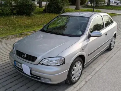 Gebraucht Opel Astra 75 PS (55 kW) 2000 Silber Limousine