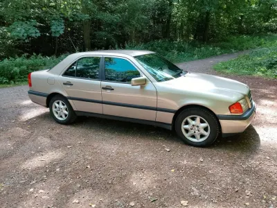 Gebraucht Mercedes C180 Classic 122 PS (89 kW) 1995 Gold Limousine