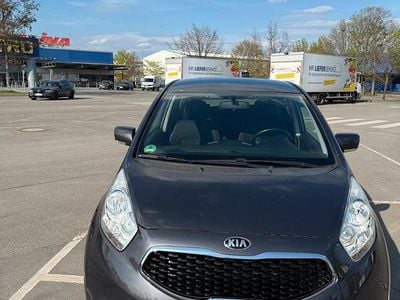 Usado Kia Venga Platinum Edition 125 HP (91 kW) 2017 Cinzento Citadino