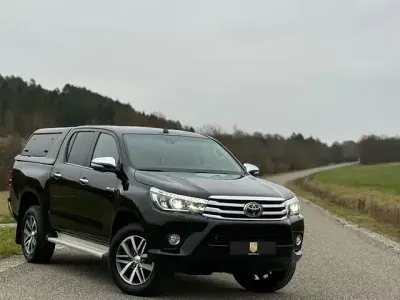 Używany Toyota HiLux Executive 177 KM (130 kW) 2017 Czarny Pickup