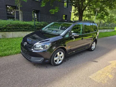 Gebraucht VW Touran Comfortline 105 PS (77 kW) 2012 Deep black perleffekt Van / Kleinbus