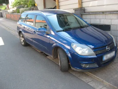 Gebraucht Opel Astra 105 PS (77 kW) 2005 Blau Kombi
