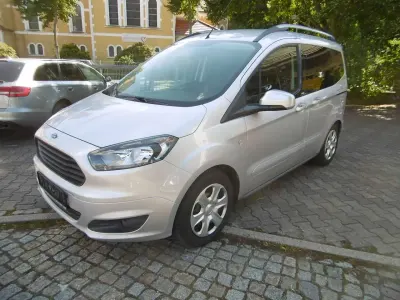 Gebraucht Ford Tourneo Courier 101 PS (74 kW) 2017 Polarsilber metallic Van / Kleinbus