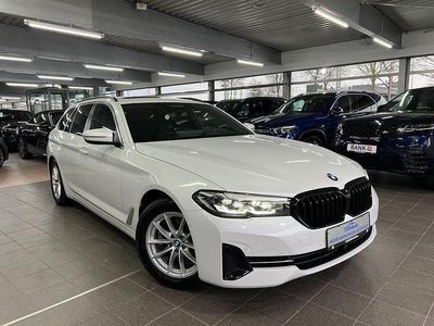 Gebraucht BMW 520 Sport Line 190 PS (139 kW) 2023 Mineralweiss Kombi