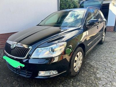 Gebraucht Skoda Octavia Family 105 PS (77 kW) 2011 Schwarz Kombi