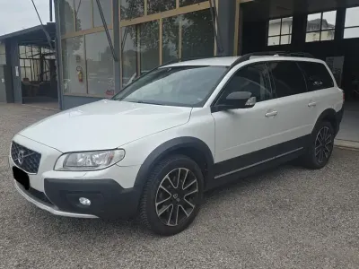 Gebraucht Volvo XC70 Summum 181 PS (133 kW) 2016 Weiß Kombi