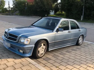 Gebraucht Mercedes 190 122 PS (89 kW) 1984 Blau Limousine