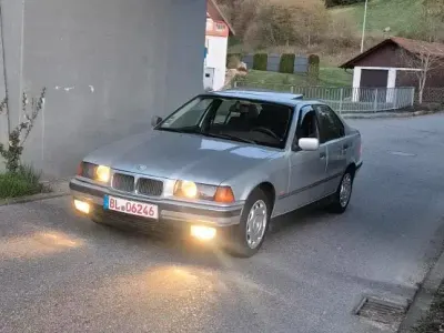 Gebraucht BMW 318 120 PS (88 kW) 1997 Silber Limousine