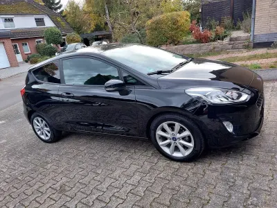Gebraucht Ford Fiesta Cool & Connect 86 PS (63 kW) 2018 Schwarz Kleinwagen