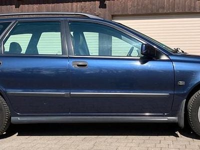 Gebraucht Volvo V40 122 PS (89 kW) 2001 Blau Kombi