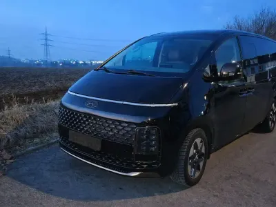 Gebraucht Hyundai Staria Signature 177 PS (130 kW) 2022 Van / Kleinbus