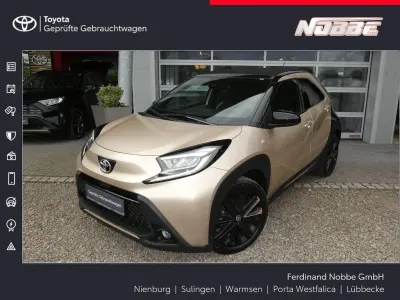 Gebraucht Toyota Aygo X Style 72 PS (52 kW) 2023 Ginger beige /dach mysticschwa SUV