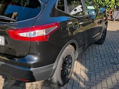 Gebraucht Nissan Qashqai 131 PS (96 kW) 2017 Schwarz SUV