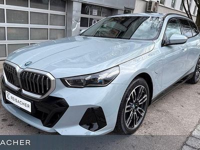 Neu BMW 530e Performance 299 PS (219 kW) 2026 Grau Kombi