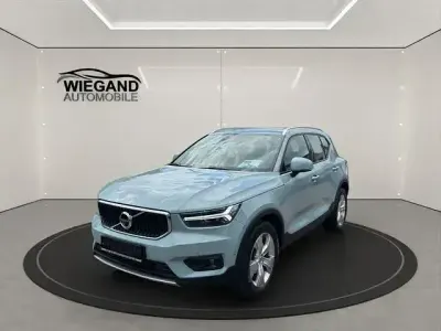 Używany Volvo XC40 Momentum 156 KM (114 kW) 2018 Niebieski SUV