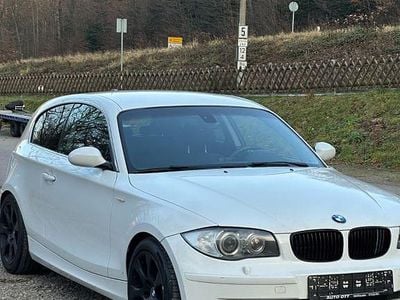 Weiß Gebraucht 2011 BMW 118 Lifestyle Kleinwagen | 3.300 € (Guter Preis)
