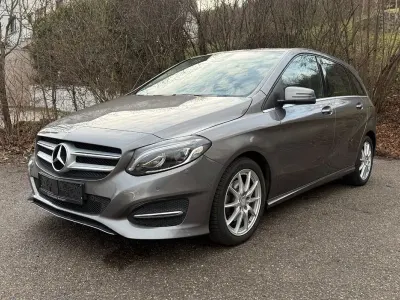 Gebraucht Mercedes B200 Urban 156 PS (114 kW) 2015 Grau Kleinwagen