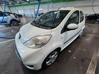 Gebraucht Peugeot 107 68 PS (50 kW) 2011 Weiß Kleinwagen