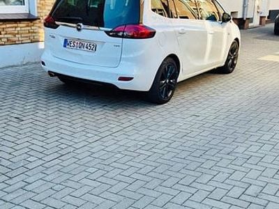 Weiß Gebraucht 2013 Opel Zafira Tourer OPC Van / Kleinbus | 6.000 € (Fairer Preis)