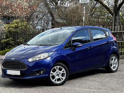Gebraucht Ford Fiesta Trend 101 PS (74 kW) 2014 Blau Kleinwagen