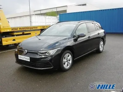 Gebraucht VW Golf VIII Life 150 PS (110 kW) 2022 Deep black perleffekt Kombi