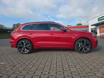 Używany VW Touareg R-line 286 KM (210 kW) 2024 Czerwony SUV