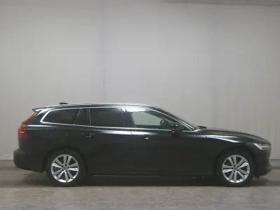 Gebraucht Volvo V60 Momentum 197 PS (144 kW) 2021 Schwarz Kombi