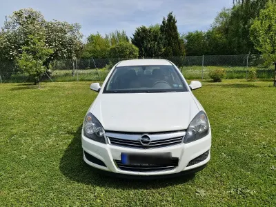 Brugt Opel Astra Edition 90 HK (66 kW) 2010 Hvid Stationcar