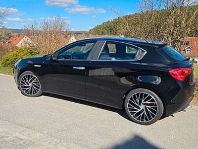 Gebraucht Alfa Romeo Giulietta 120 PS (88 kW) 2012 Schwarz Kleinwagen