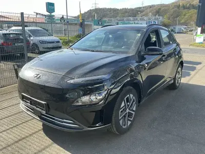 Usata Hyundai Kona Select 100 kW (136 CV) 2022 Nero SUV
