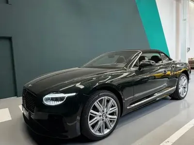 Neu Bentley Continental 680 PS (500 kW) 2026 Grün Cabrio