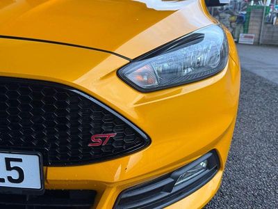 Orange Gebraucht 2018 Ford Focus ST Limousine | 15.950 € (Fairer Preis)