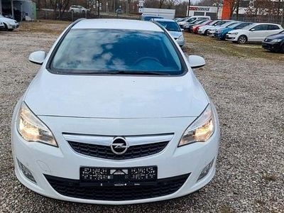 Usata Opel Astra Design Edition 110 CV (80 kW) 2012 Bianco Station wagon