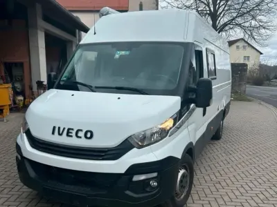 Gebraucht Iveco Daily 180 PS (132 kW) 2018 Weiß Van / Kleinbus