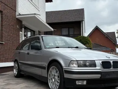 Gebraucht BMW 318 M Sport 116 PS (85 kW) 1998 Silber Kombi