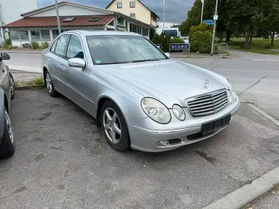 Gebraucht Mercedes E220 Elegance 150 PS (110 kW) 2004 Silber Limousine