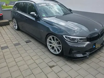 Używany BMW 330e 258 KM (189 kW) 2022 Szary Kombi