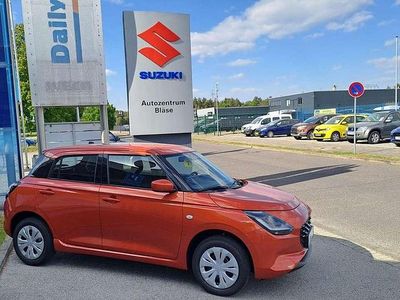 Flame orange pearl metallic Neu 2025 Suzuki Swift Club Kleinwagen | 18.990 €