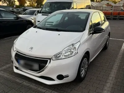 Używany Peugeot 208 Access 68 KM (50 kW) 2014 Biały Hatchback