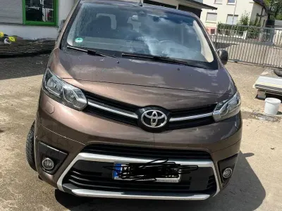 Gebraucht Toyota Proace Executive 177 PS (130 kW) 2021 Braun Van / Kleinbus