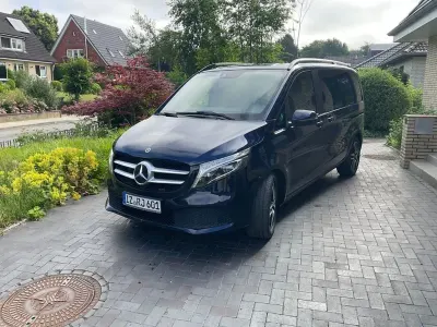 Gebraucht Mercedes V220 163 PS (119 kW) 2019 Blau Van / Kleinbus