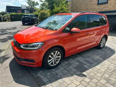 Gebraucht VW Touran 150 PS (110 kW) 2017 Rot Van / Kleinbus