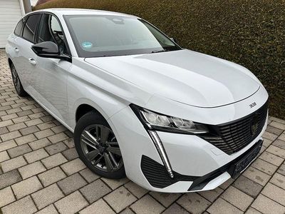 Weiß Gebraucht 2024 Peugeot 308 Allure Kombi | 21.990 € (Guter Preis)