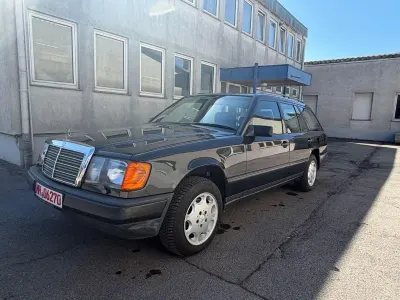 Gebraucht Mercedes E300 179 PS (131 kW) 1989 Schwarz Kombi