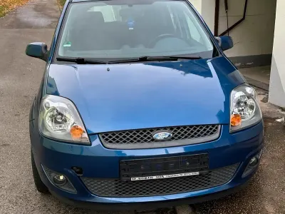Używany Ford Fiesta 80 KM (58 kW) 2007 Niebieski Hatchback
