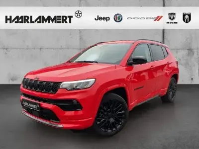 Gebraucht Jeep Compass Altitude 131 PS (96 kW) 2023 Rot SUV